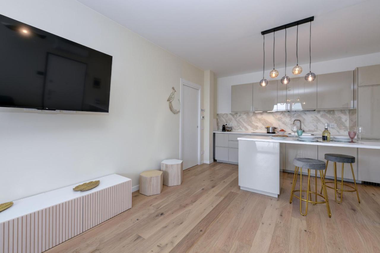 Opalia Residence - Garda Lake Lifestyle Apartment เปสเคียรา เดล การ์ดา ภายนอก รูปภาพ